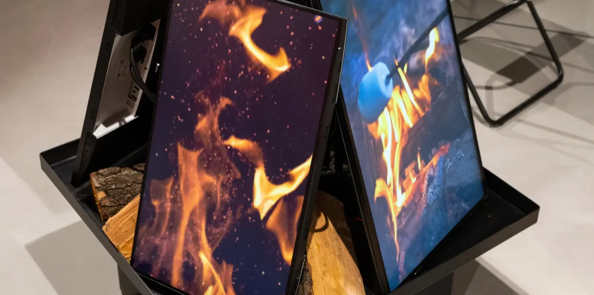 Screens die Lagerfeuer zeigen sind in Form eines Lagerfeuers zusammengesetzt