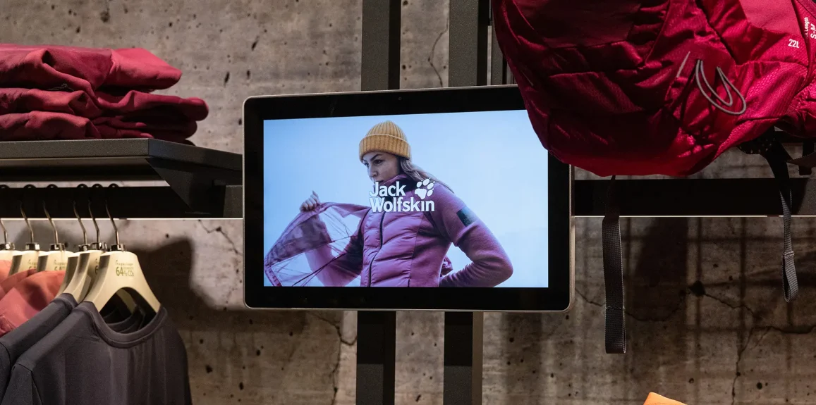 Tablet im Jack Wolfskin Store